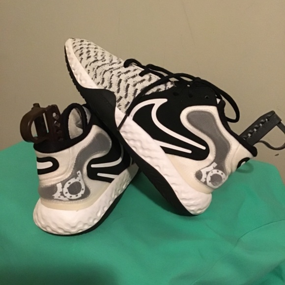 😎Nike’s Kelvin Durant size 3.5Y, new condition, see photos, immaculate sneakers - Picture 3 of 7